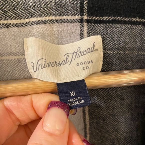 (Sold)UNIVERSAL THREAD buffalo plaid long sleeve button down Shirt, Size XL - Picture 7 of 9